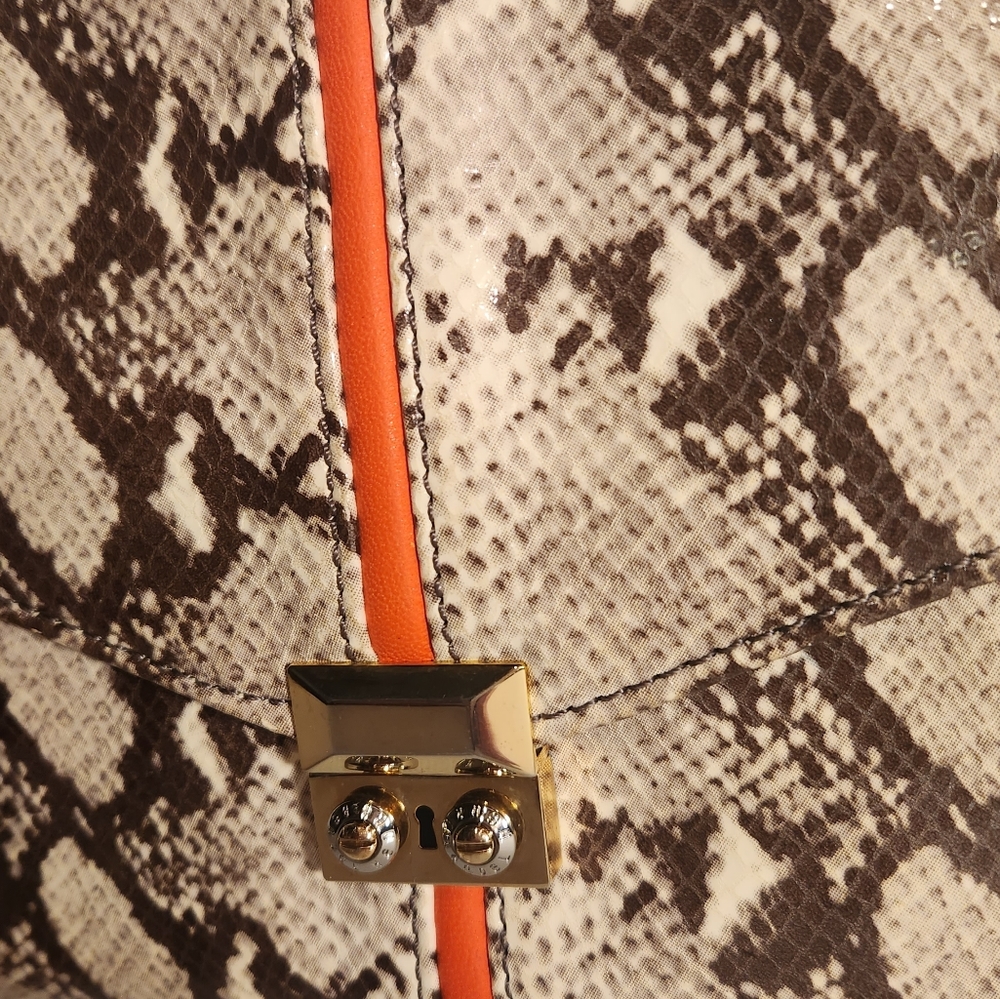 NWOT! Henri bendel neutral snakeprint envelope clutch - Picture 4 of 7